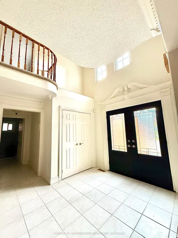 492 Palmtree Crescent — photo 2