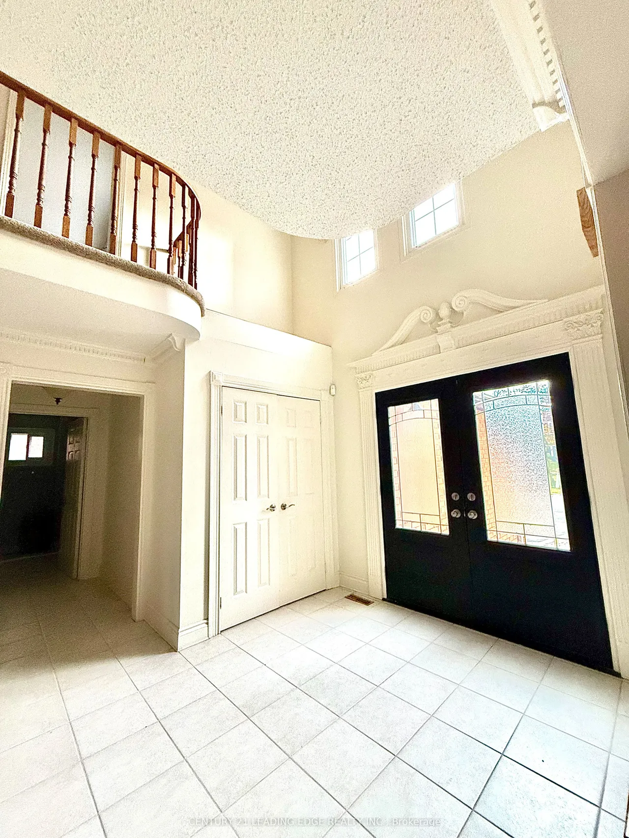 492 Palmtree Crescent — photo 2
