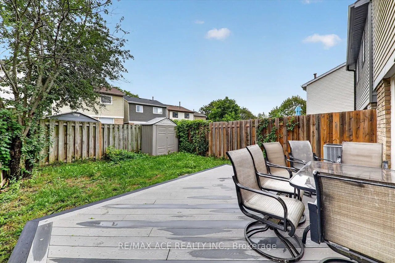 101 Greenfield Crescent — photo 34