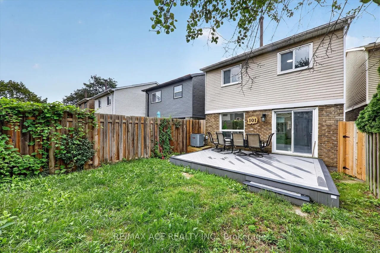 101 Greenfield Crescent — photo 35