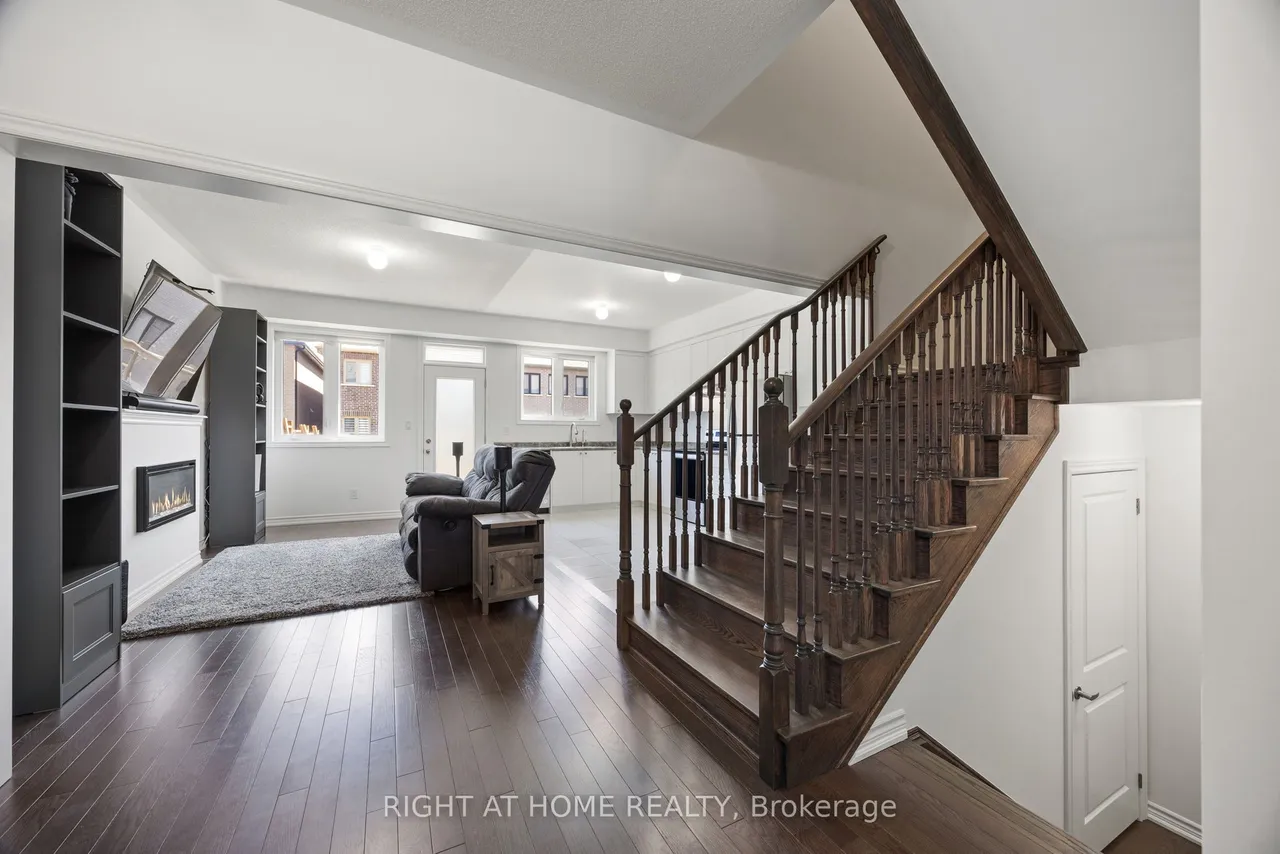 51 Peter Hogg Court — photo 3