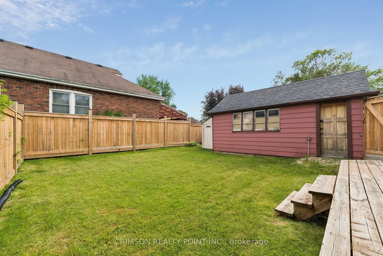 503 Athol Street E — photo 44