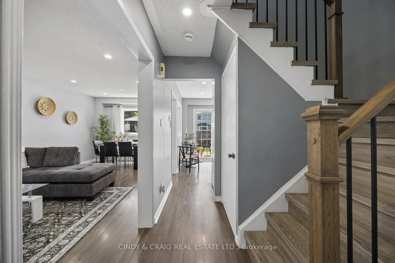 25 John Walter Crescent — photo 2