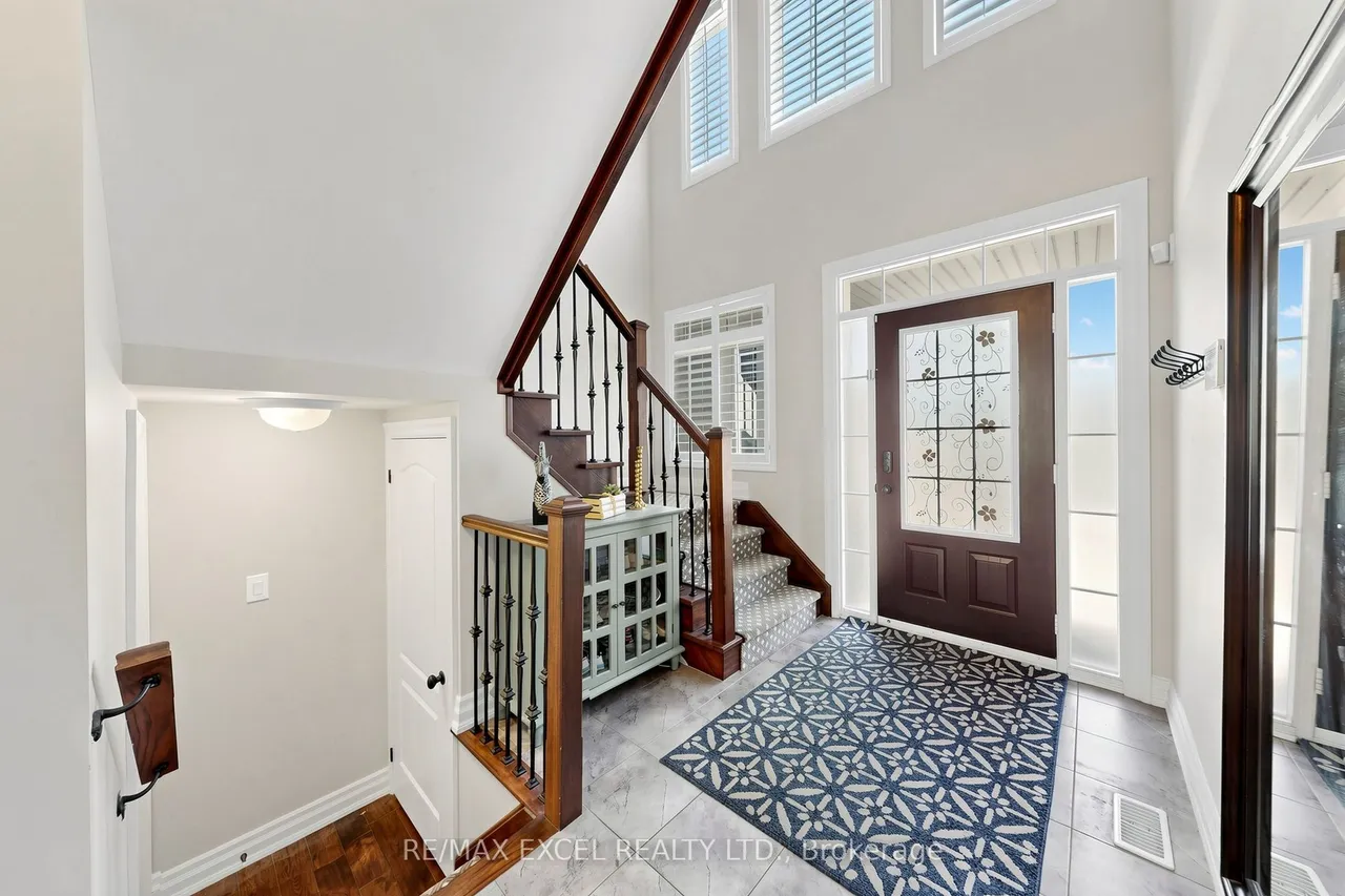 16 Stockell Crescent — photo 3