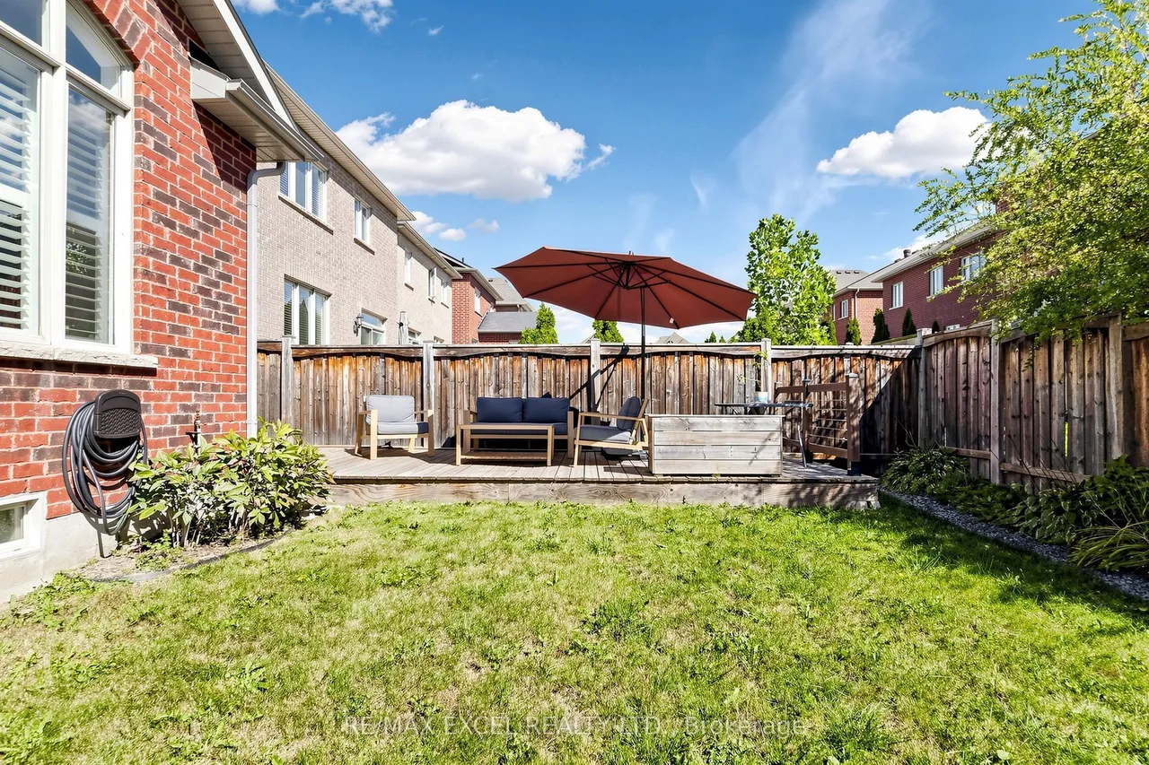 16 Stockell Crescent — photo 47