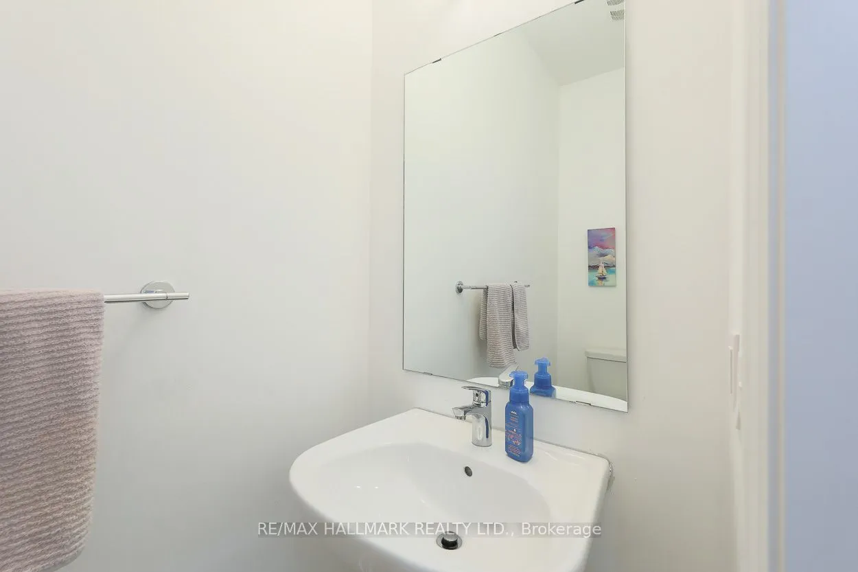 1090 Lockie Drive — photo 3