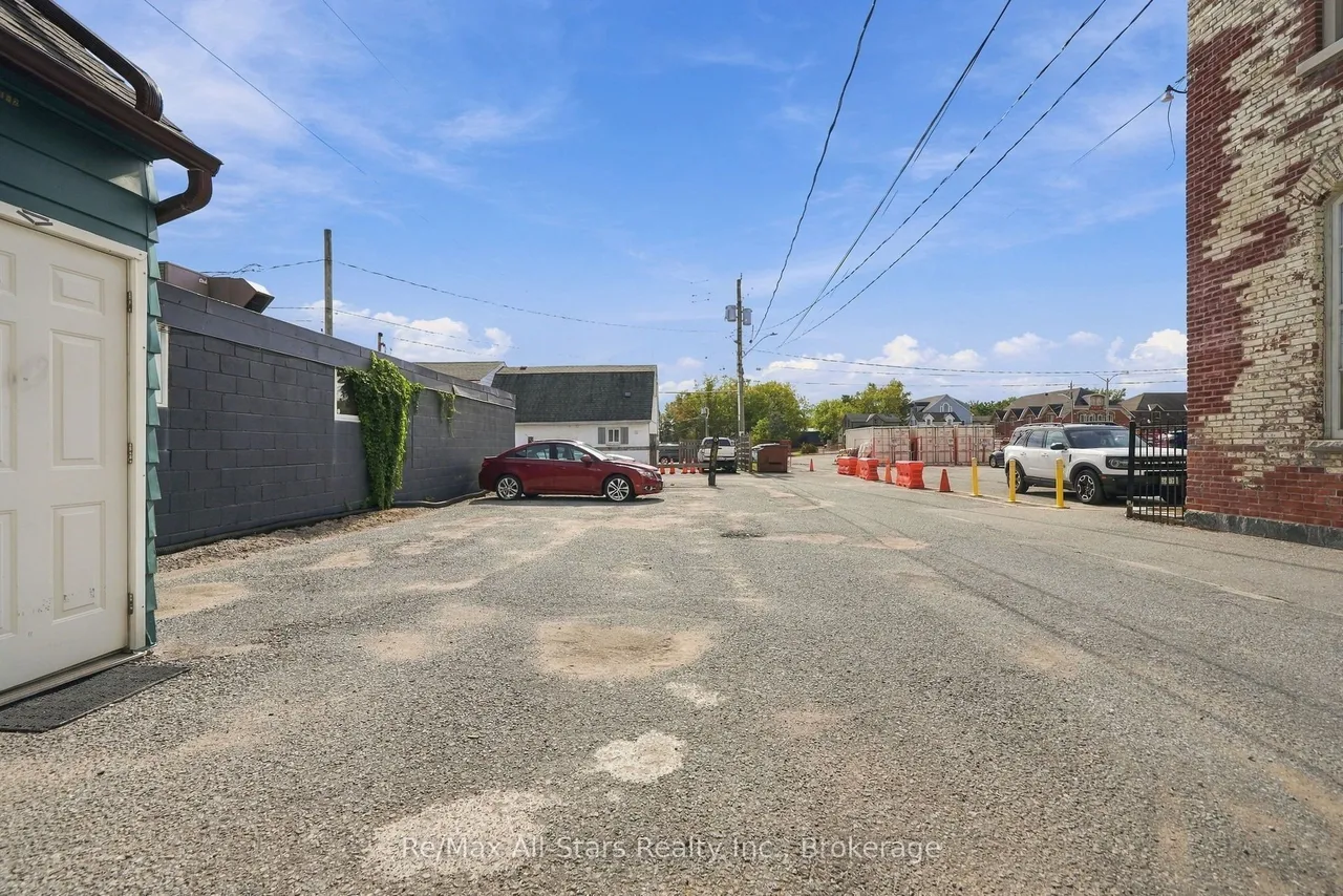 160 Queen Street — photo 24