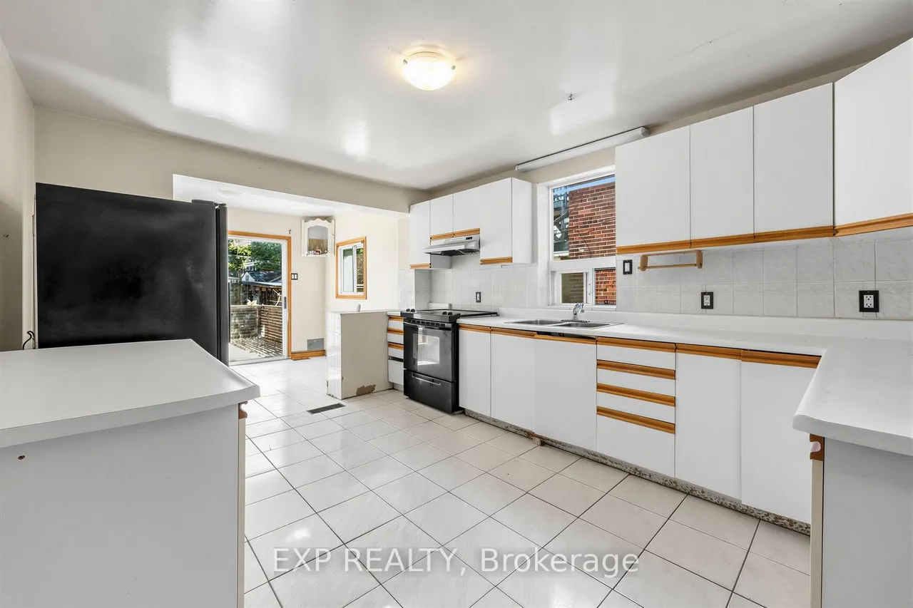 511 Carlaw Avenue — photo 3