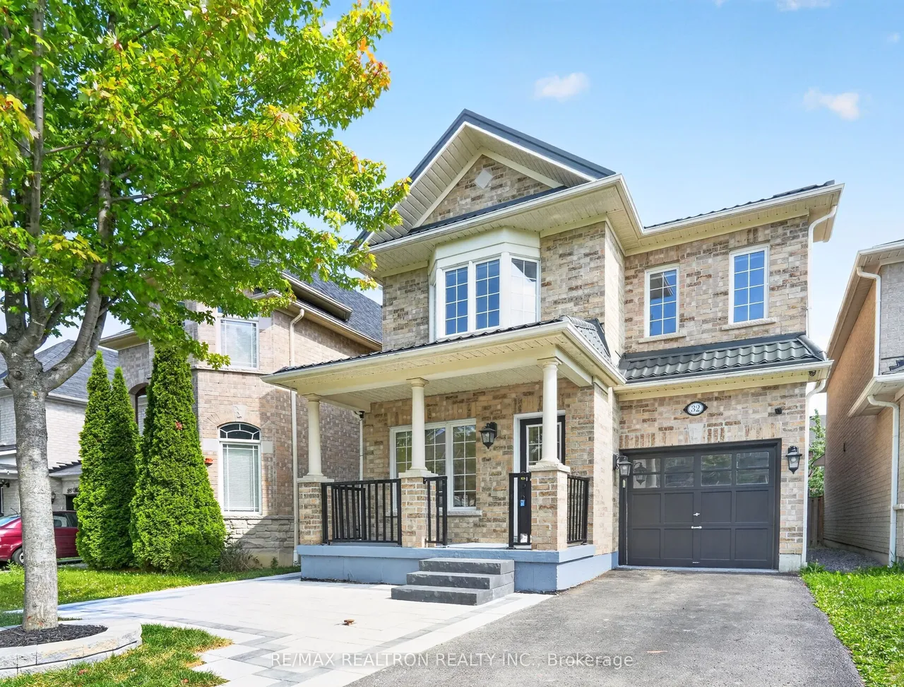 32 Whitlock Crescent — photo 2