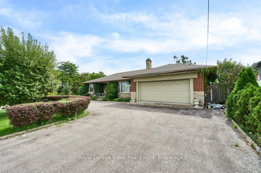 1535 Dundas Street E — photo 3