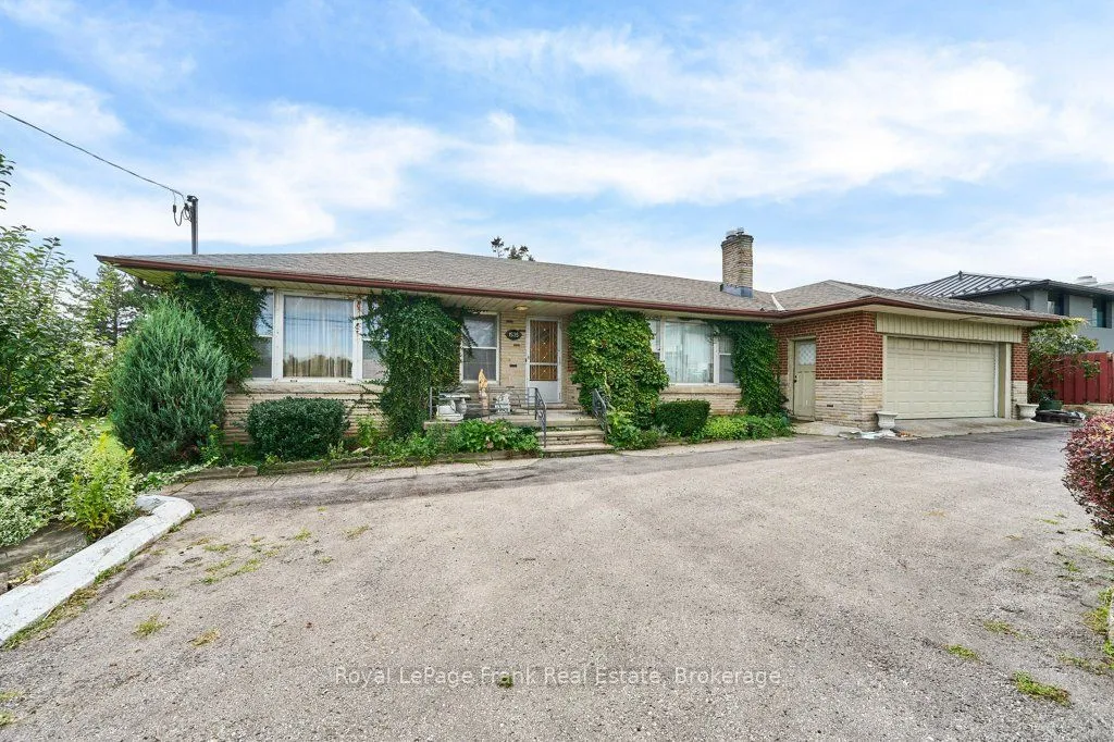 1535 Dundas Street E — photo 2