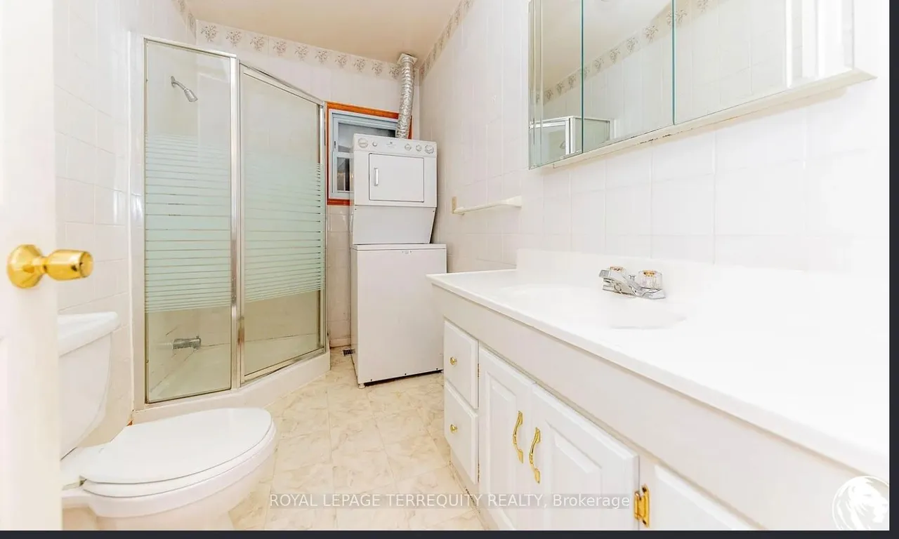 252 Bloor Street E — photo 4