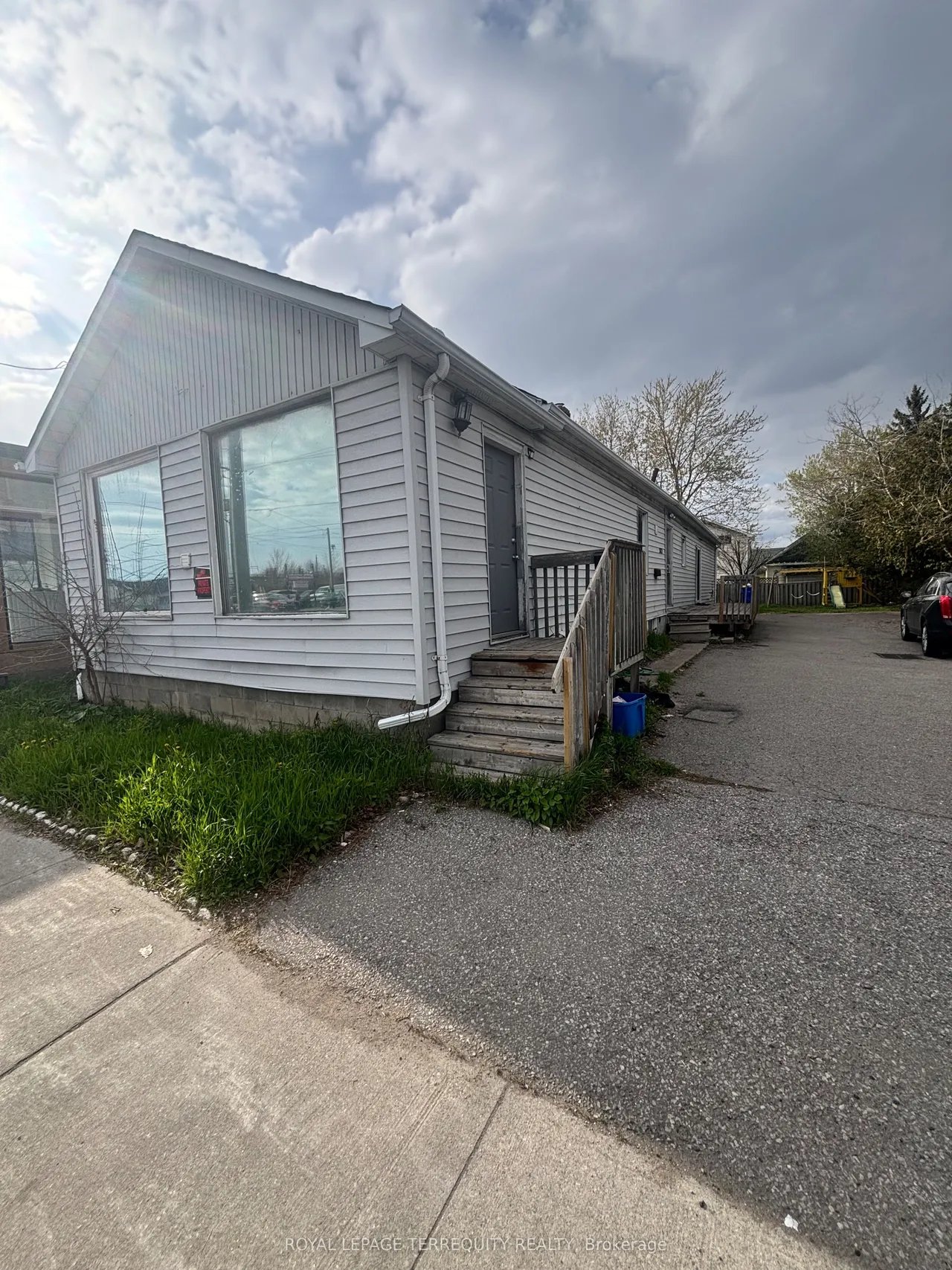 252 Bloor Street E — photo 2