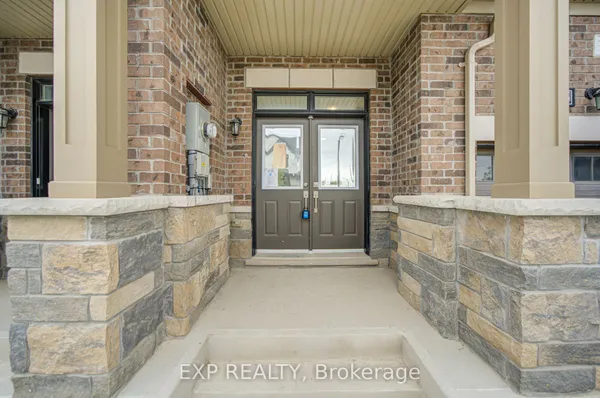 1095 Thompson Drive — photo 2