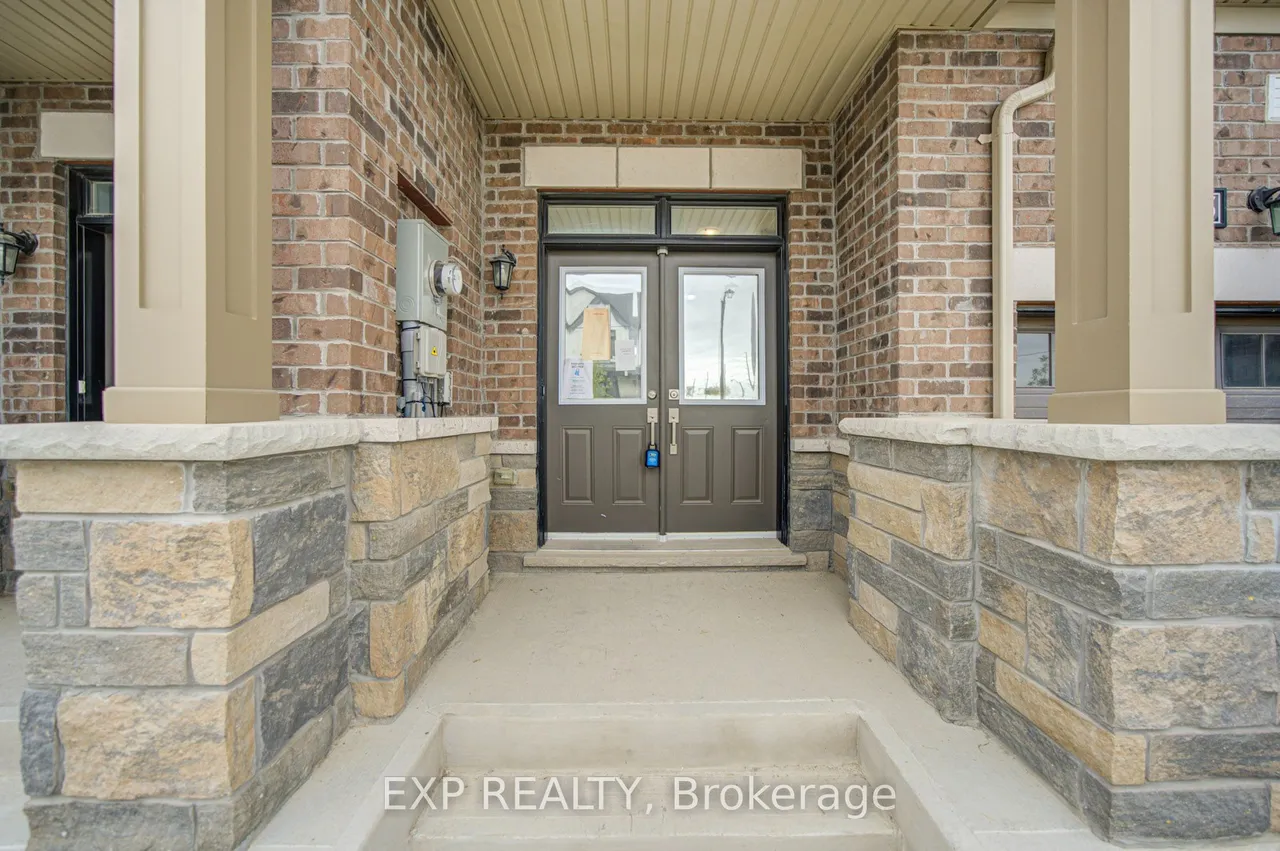 1095 Thompson Drive — photo 2