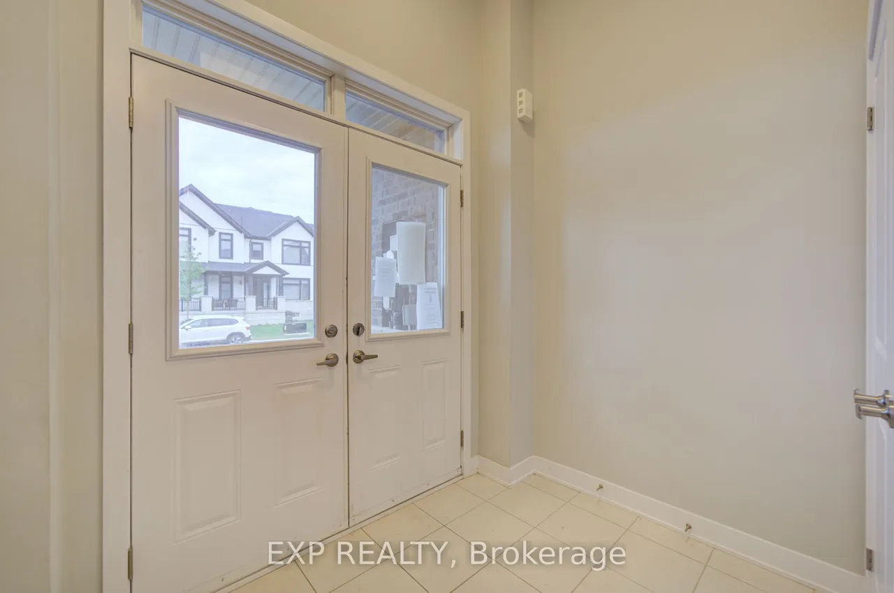 1095 Thompson Drive — photo 3