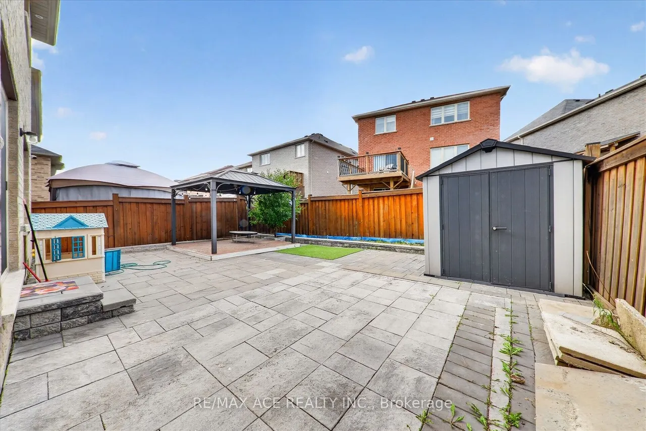 39 Skelton Crescent — photo 48
