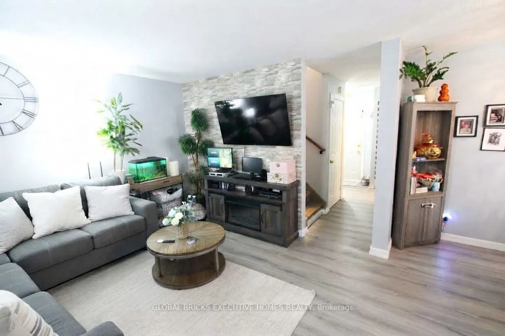 1010 Glen Street, Unit 124 — photo 3