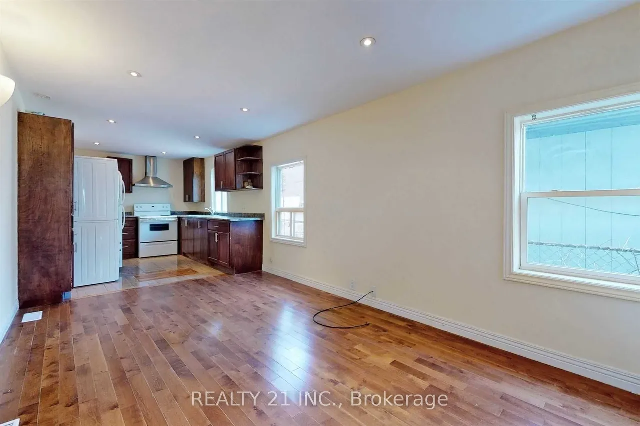 270 Linsmore Crescent — photo 3