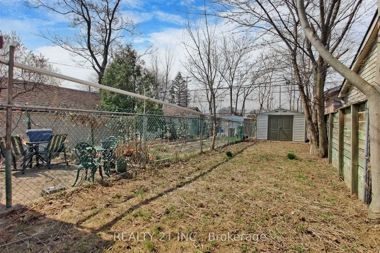 270 Linsmore Crescent — photo 27