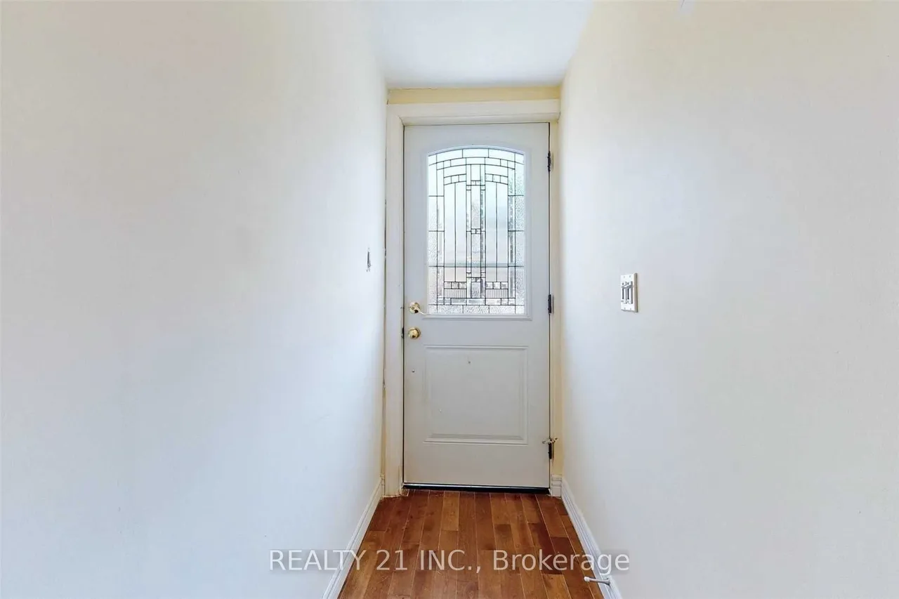 270 Linsmore Crescent — photo 2