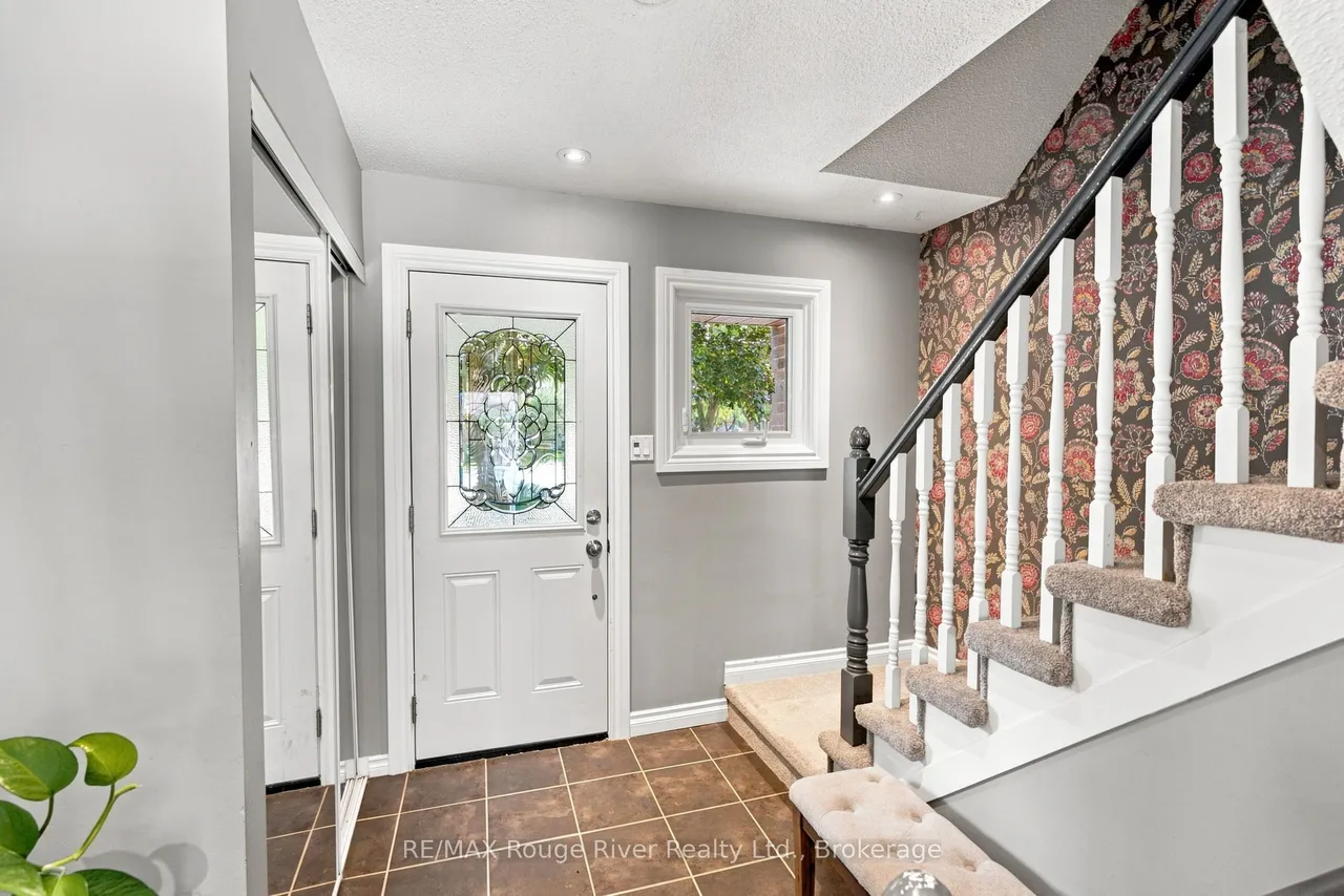 49 Fisher Crescent — photo 2