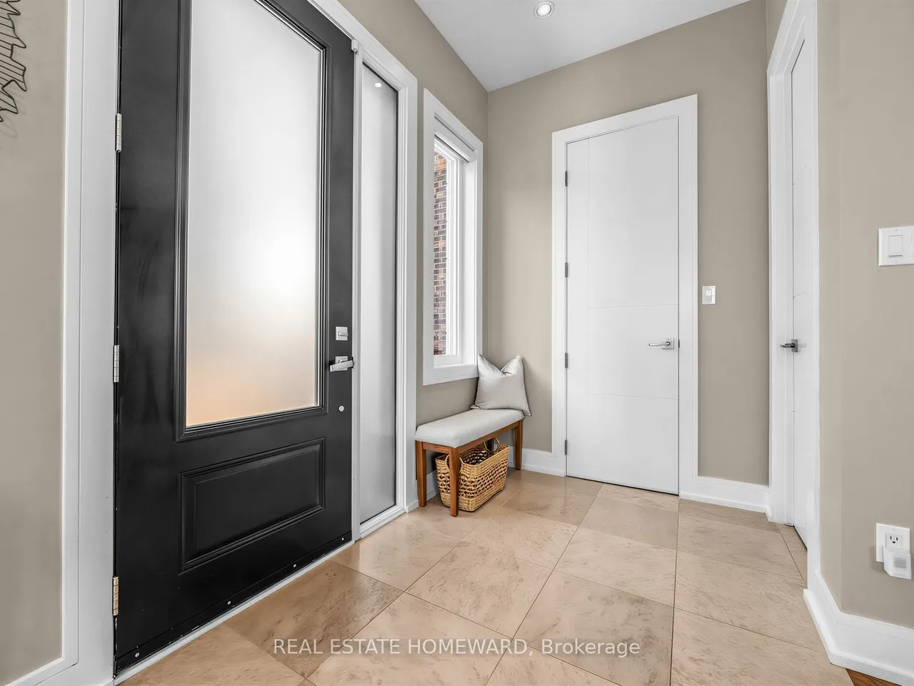 293 Rhodes Avenue — photo 2