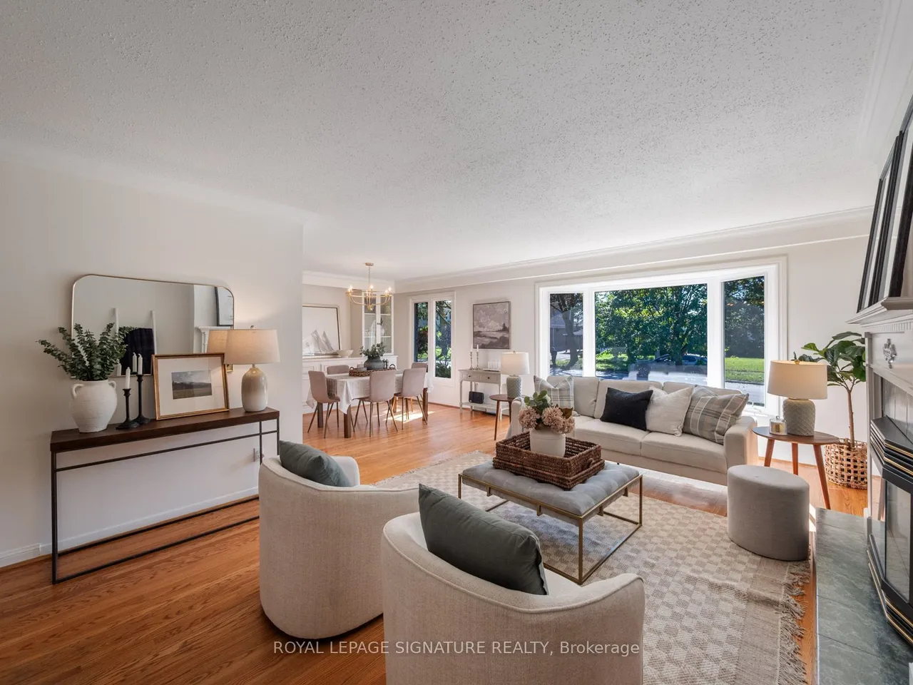 46 Manorglen Crescent — photo 3