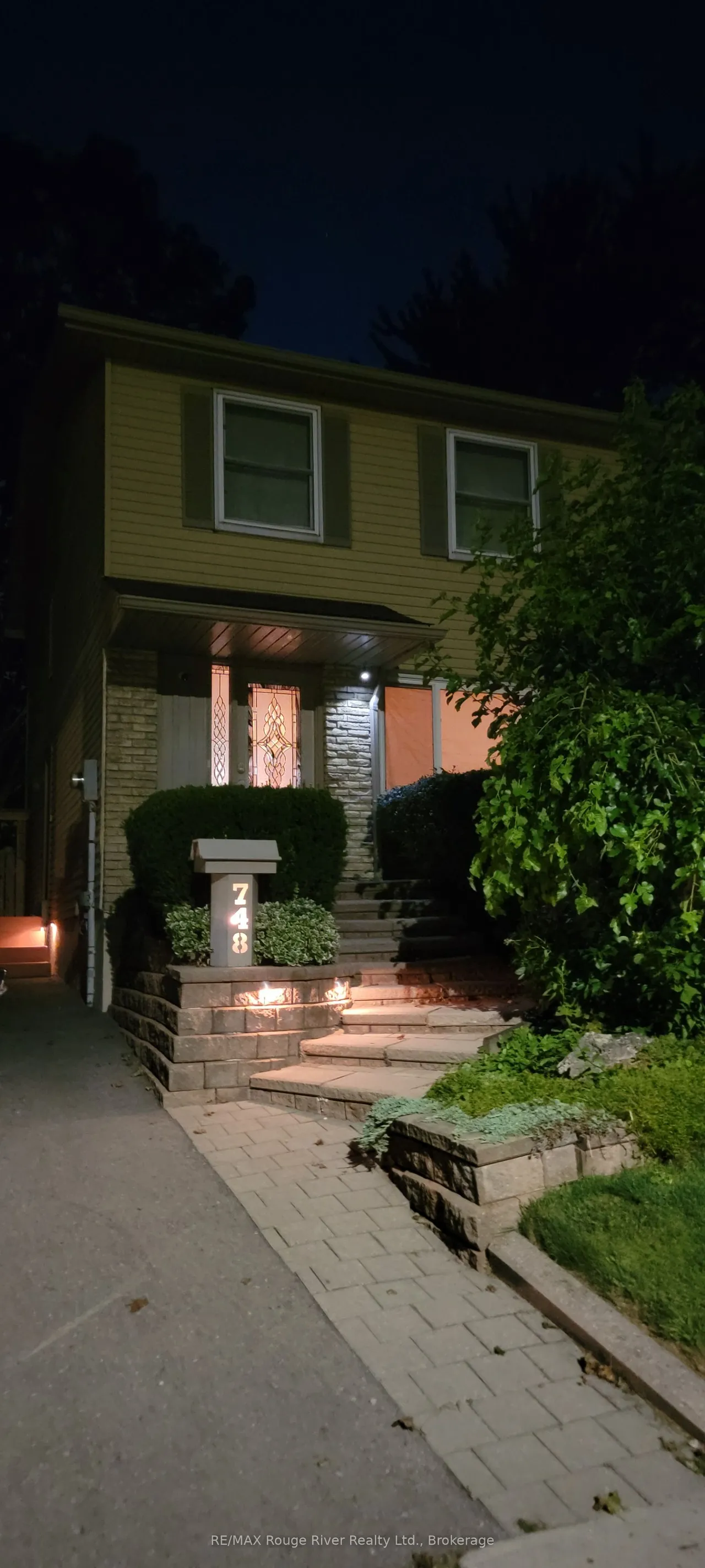 748 Hillcroft Street — photo 29