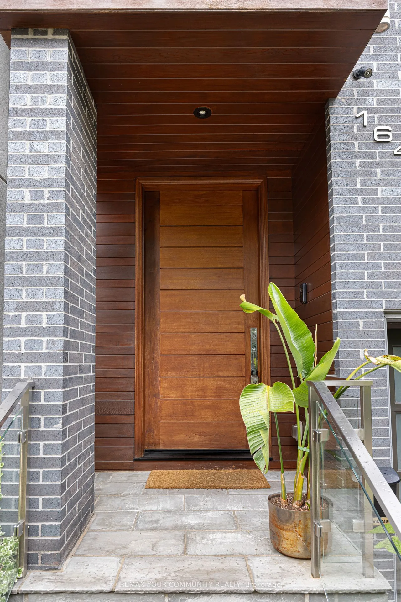 164 Aldwych Avenue — photo 50