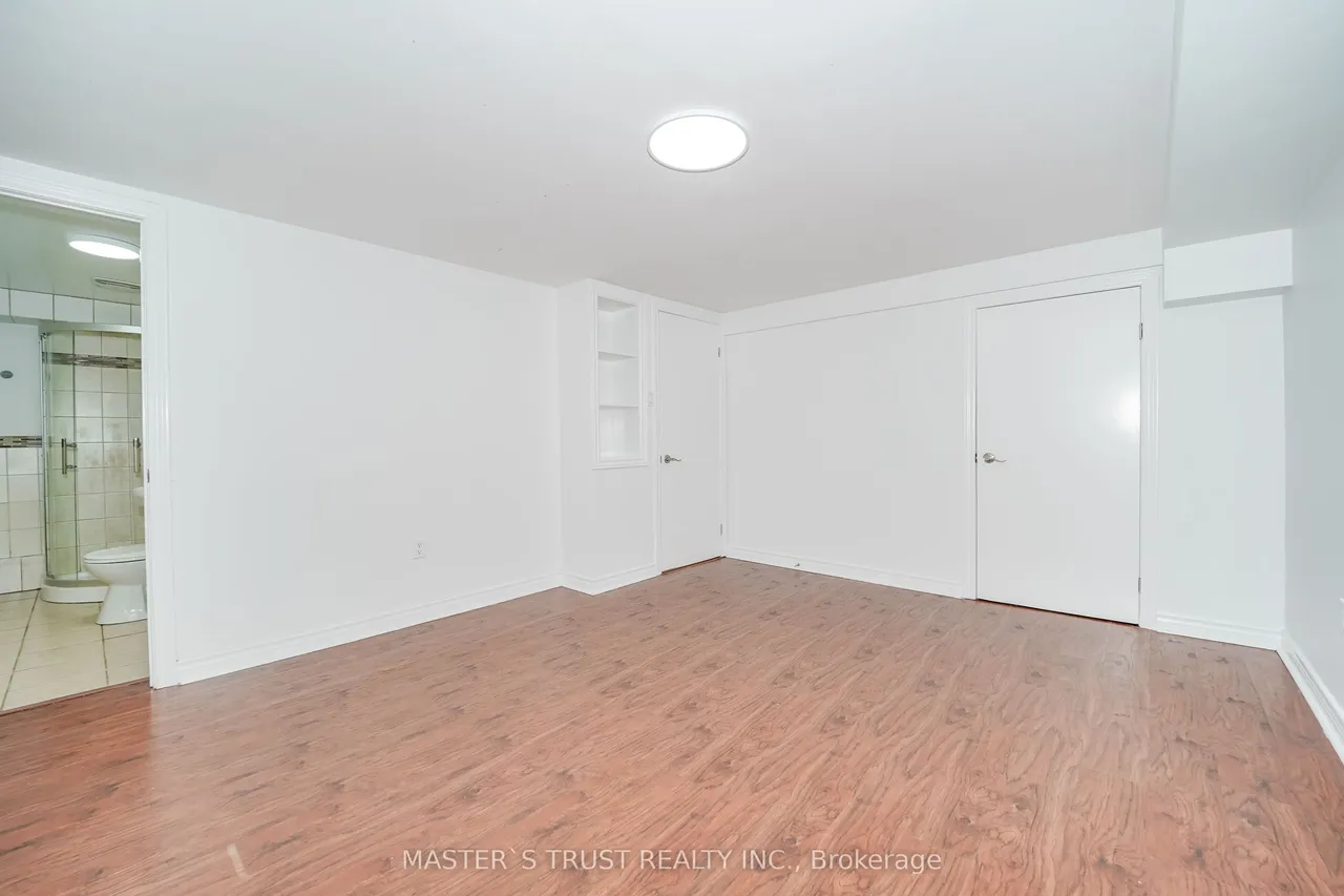 3 Longbow Square — photo 22
