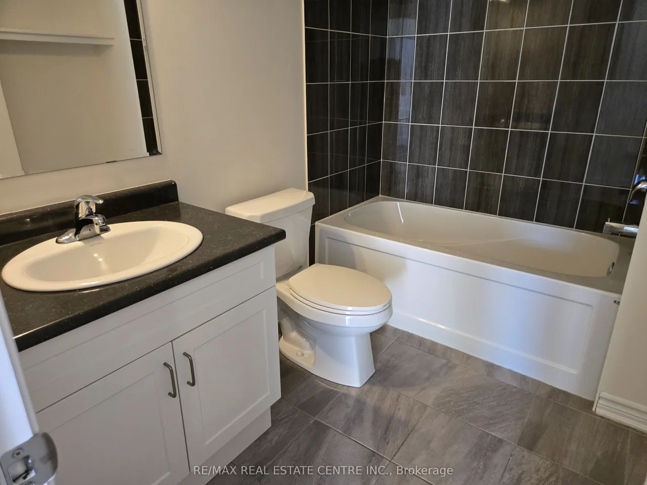 1084 Silk Street — photo 32
