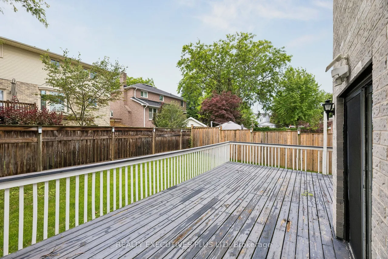 693 Barnes Crescent — photo 49