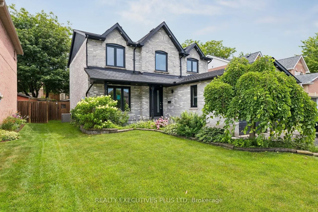 693 Barnes Crescent — photo 3