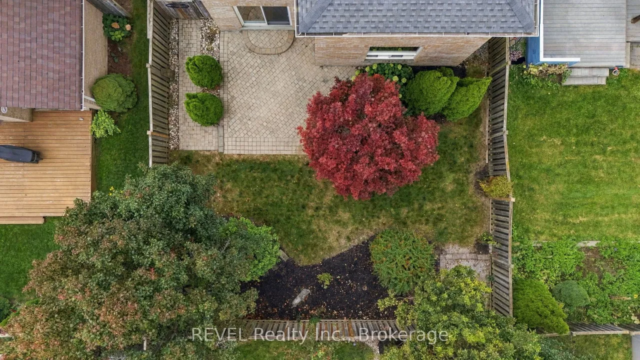 2097 Stornoway Street — photo 30