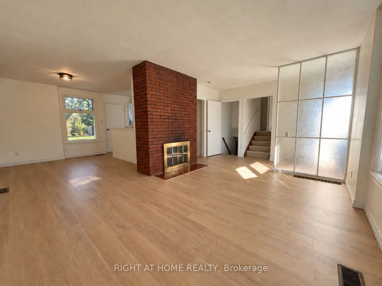 223 Ellendale Drive — photo 3