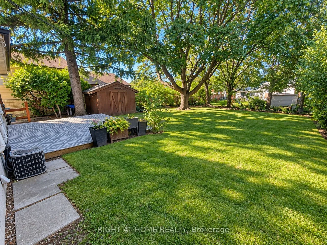 223 Ellendale Drive — photo 9