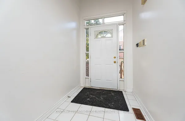 3 Reidmount Avenue, Unit 1 — photo 2