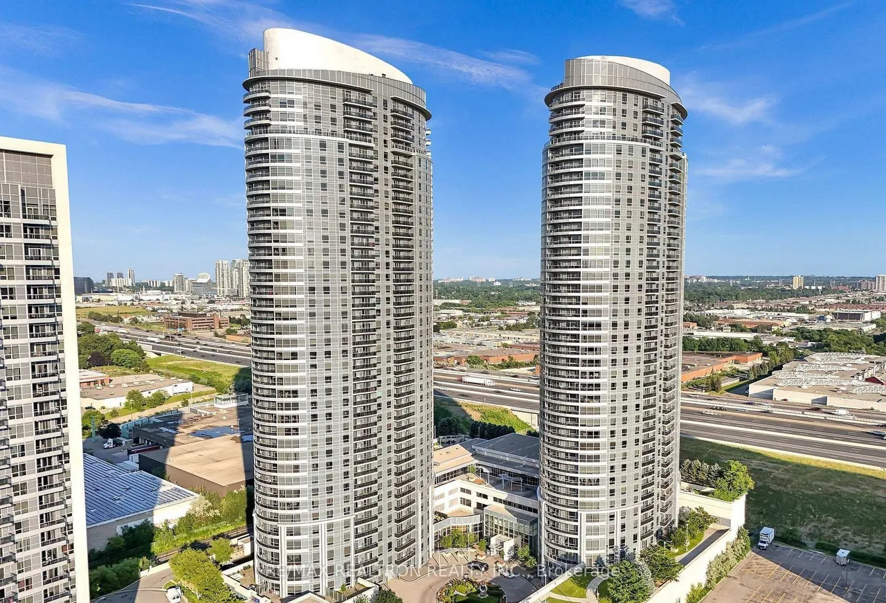 135 Village Green Square, Unit 2319