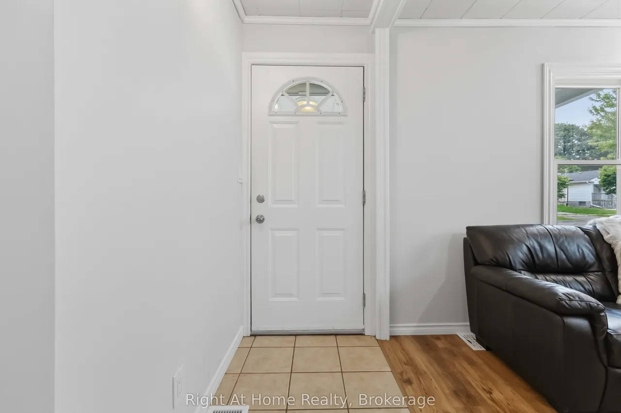 127 Montrave Avenue — photo 3