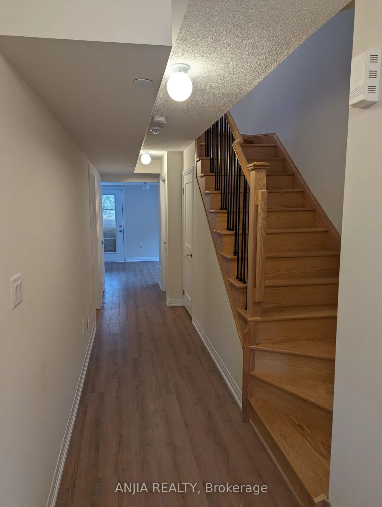 16 Coote Court — photo 2