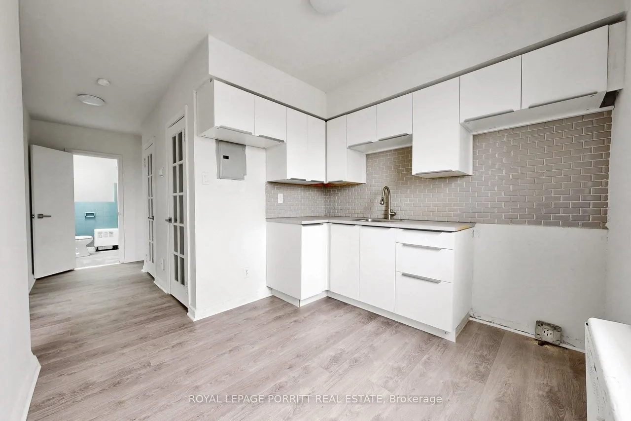 2633 Eglinton Avenue E — photo 49
