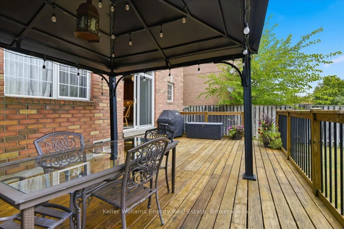 27 Dent Street — photo 44