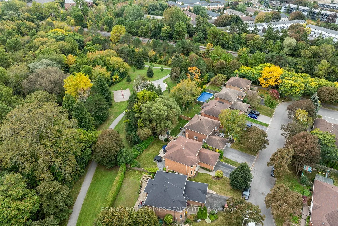 37 Wyndfield Crescent — photo 49