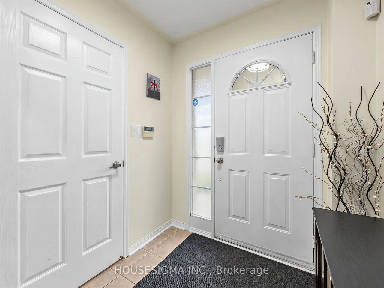 554 Aldershot Drive — photo 3