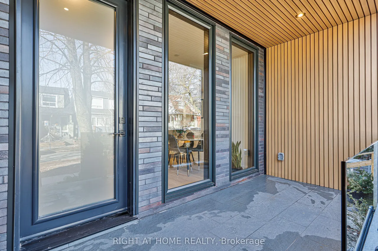 11 Merrill Avenue W — photo 2