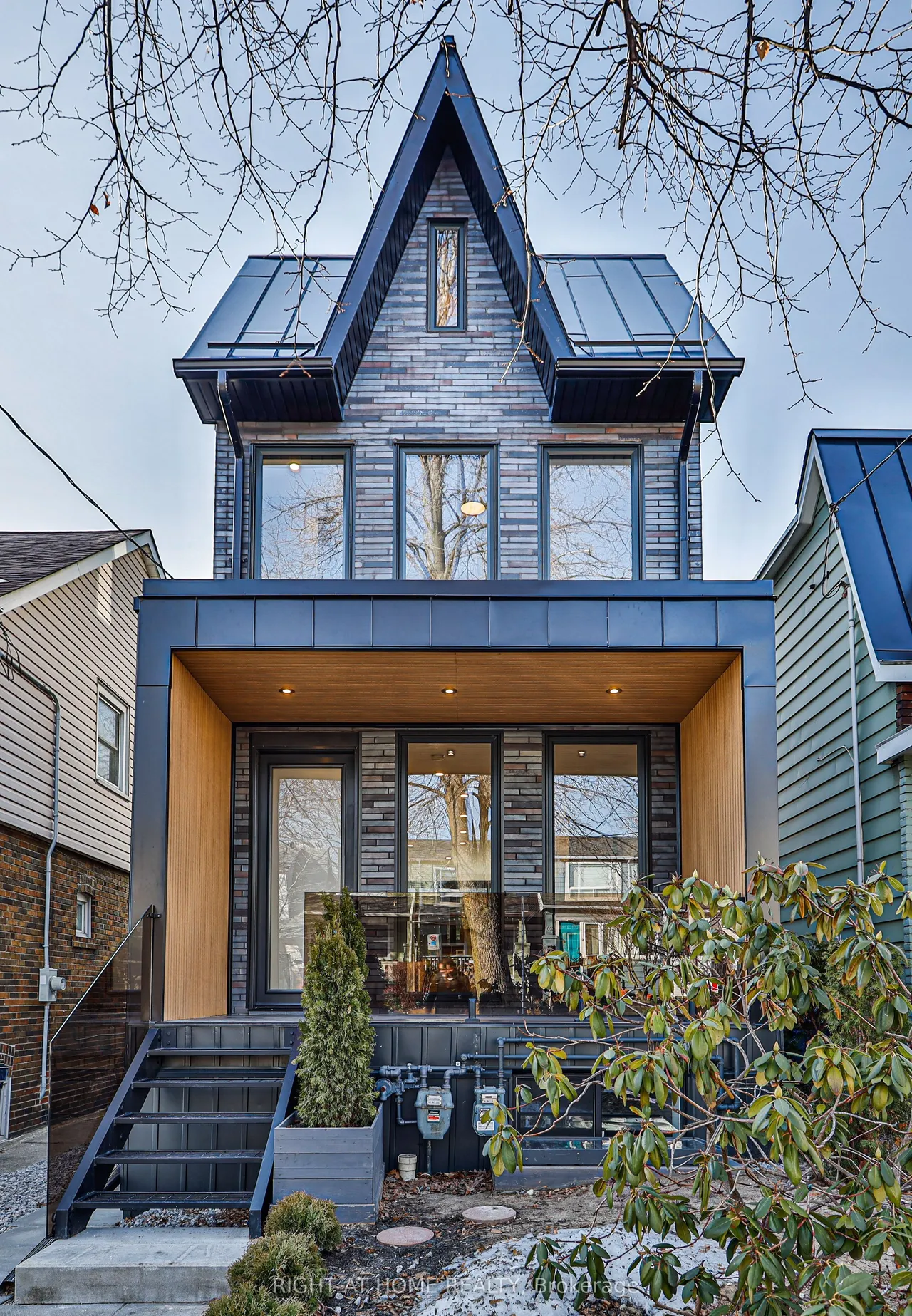 11 Merrill Avenue W