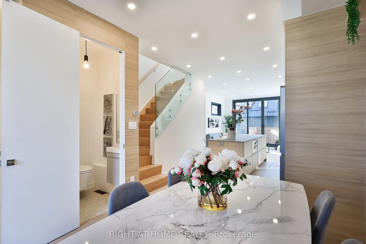 11 Merrill Avenue W — photo 3