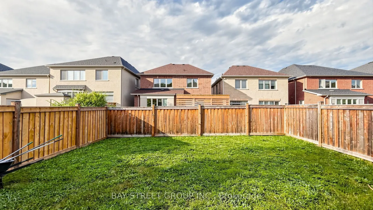 13 Micklefield Avenue — photo 47