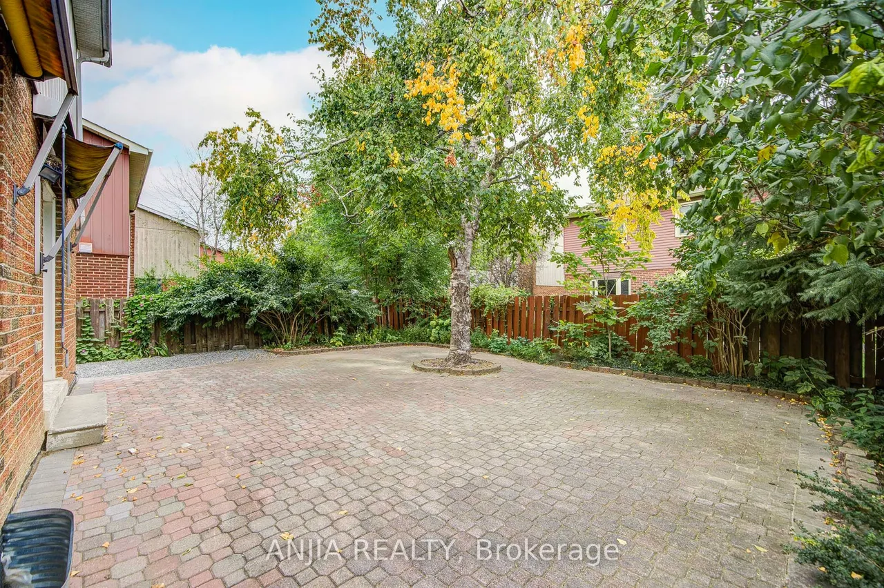 3 Mossbrook Crescent — photo 49